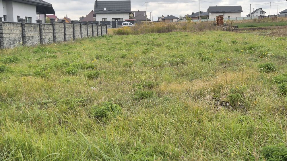 )( Продаж земельної ділянки в Корнині