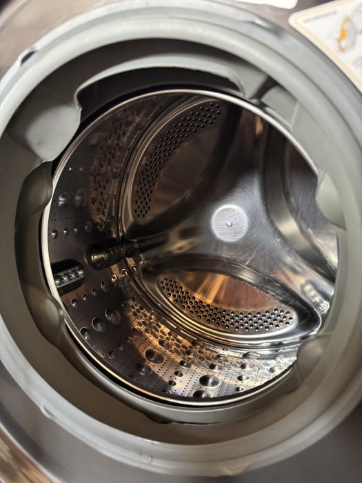 Máquina de lavar e secar LG F4DV9510P2B em bom estado