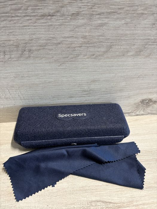 etui na okulary marki Specsavers