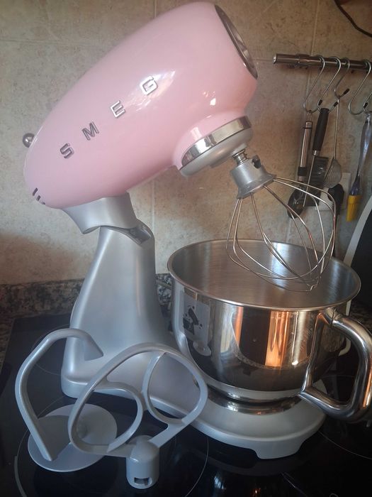 Batedeira SMEG cor Rosa Semi nova