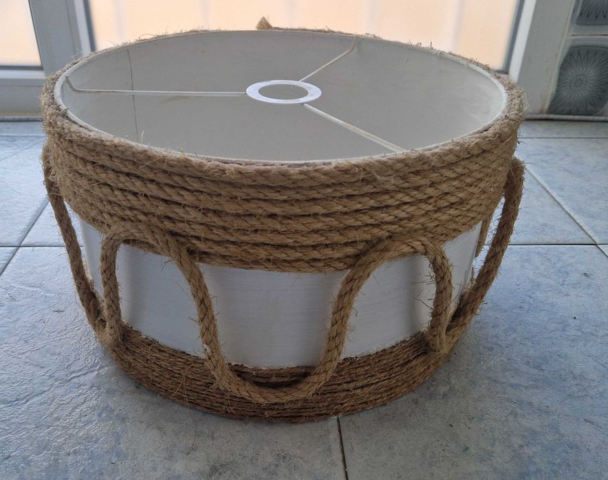 Abajur para candeeiro cor branco e juta