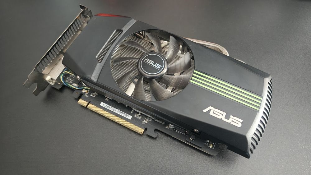 GeForce GTX 460 ASUS