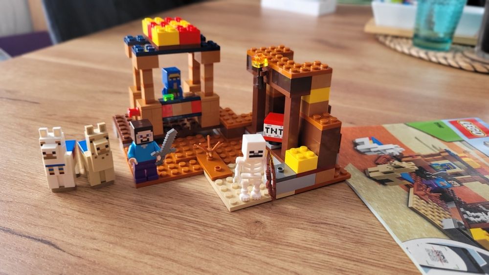 Lego Minecraft Punkt handlowy 21167