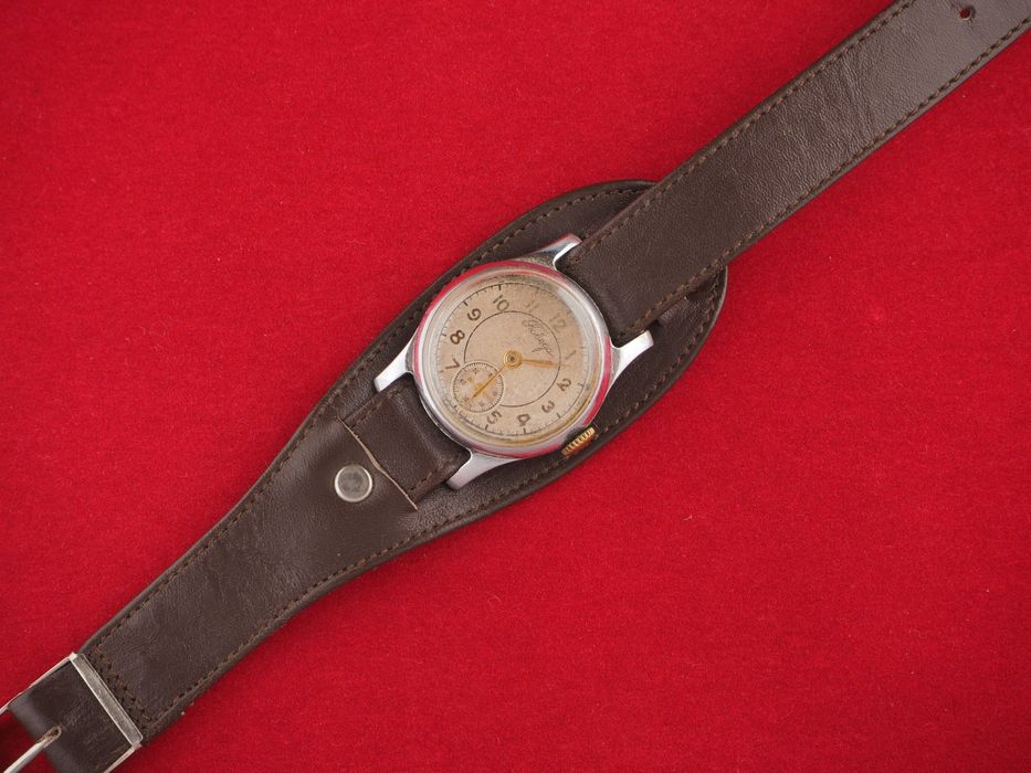 Два годинники Casio і Победа