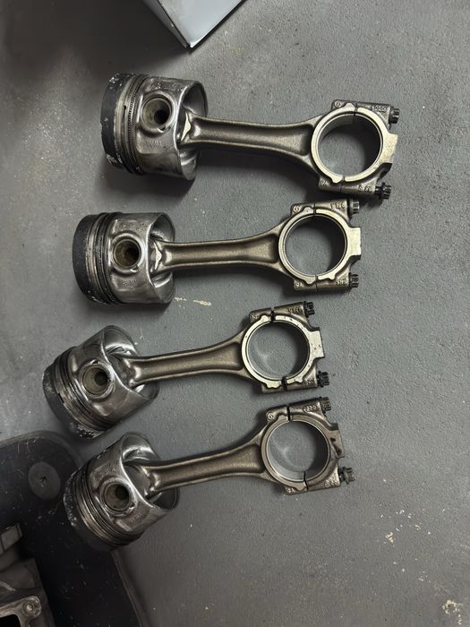 Piston com bielas 1.6tdi CAY