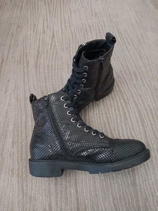 Botki z zamkiem czarne
