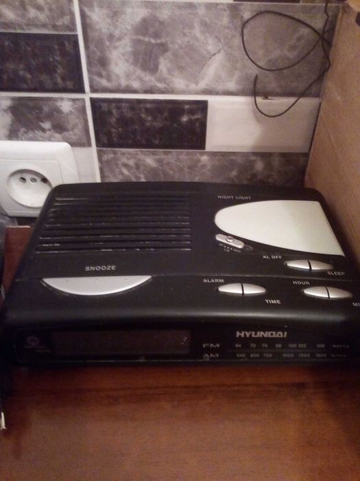 Годинник HUNDAI настільний FM, AM.