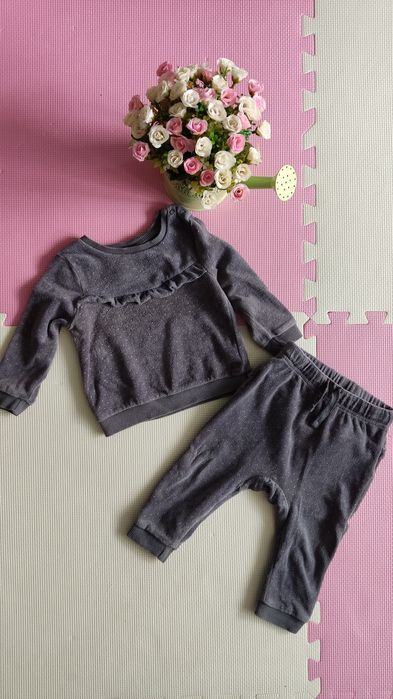 Komplet welurowy dla dziewczynki 80 z falbankami