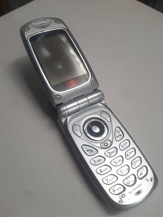 Telemóvel Sharp GX20 com acessórios