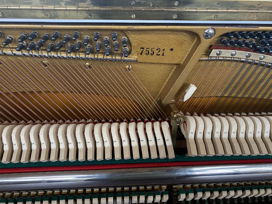 Piękne, białe pianino Grotrian Steinweg