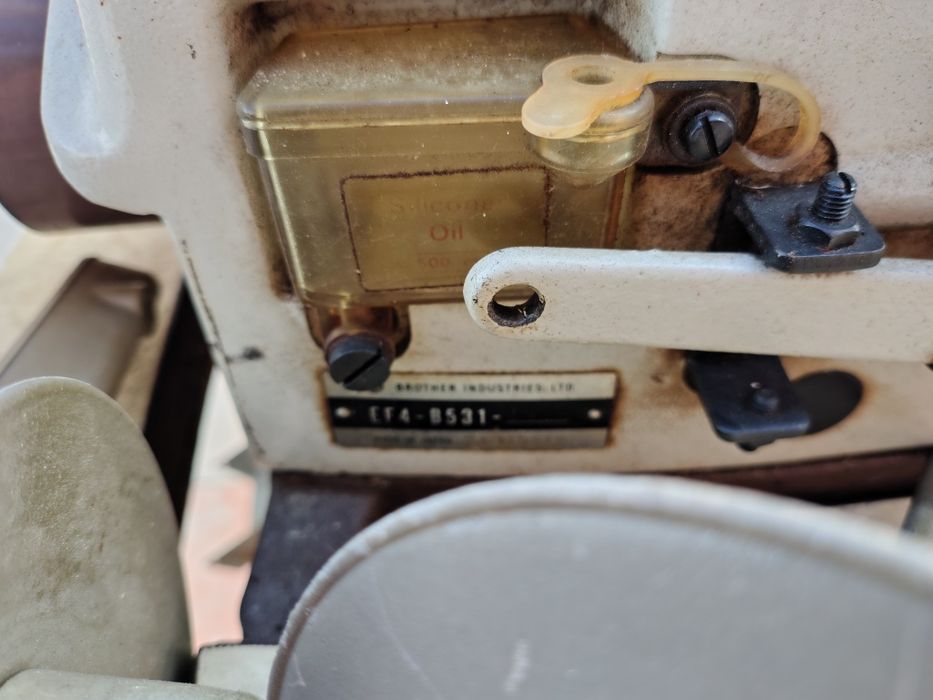 Maquina costura corte e cose Brother EF4-B531
