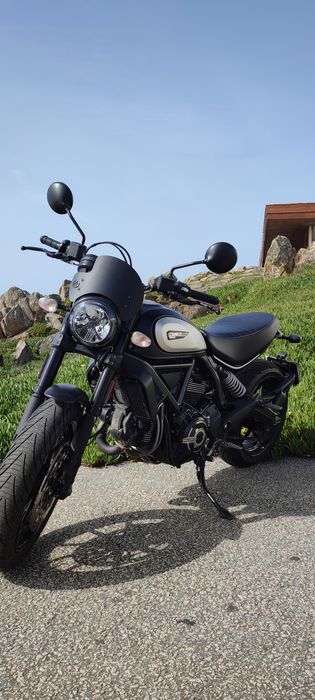 Troco mota  Ducati 800 Dark de 2022 por carro ou mota recente, clássico ou outra