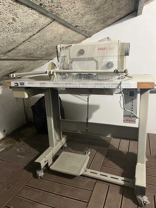 Máquina de costura ponto a direito