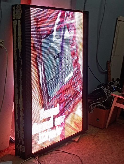 Рекламний світлодіодний екран.