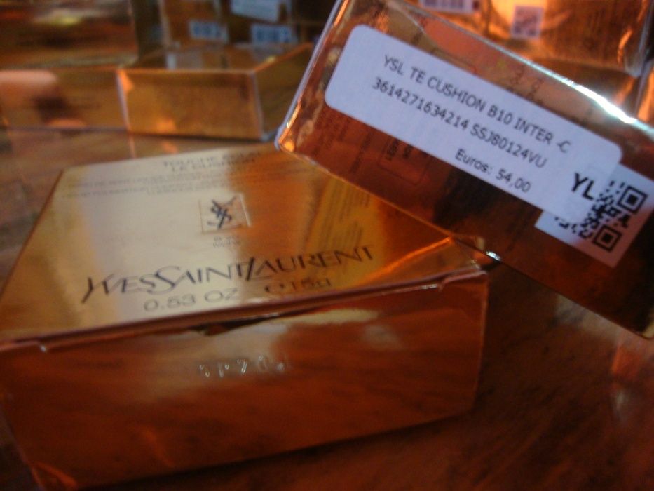 Saldos - Base Maquilhagem Yves Saint Laurent -  (Novos)