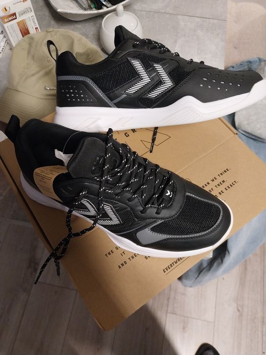 Sprzedam buty hummela nowe 42r