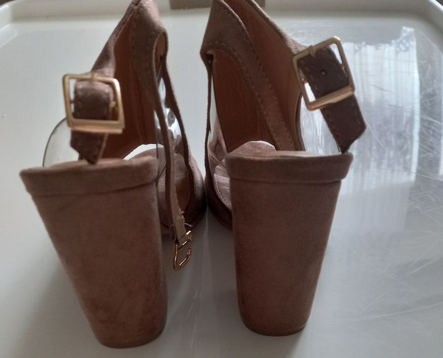 Жіночі босоніжки