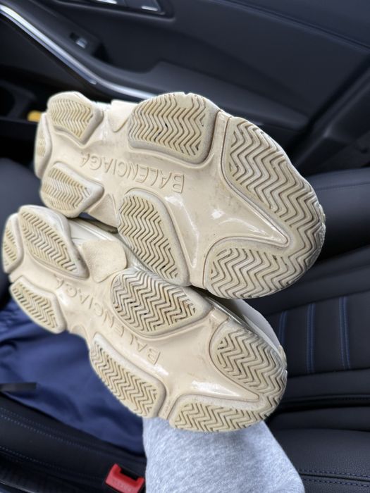 Balenciaga triple s cream