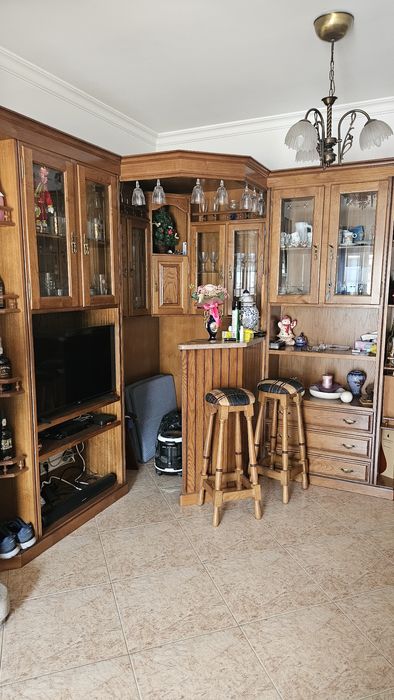 Bar em Madeira + 2 Bancos