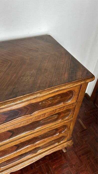 Cómoda Antiga em Madeira Maciça