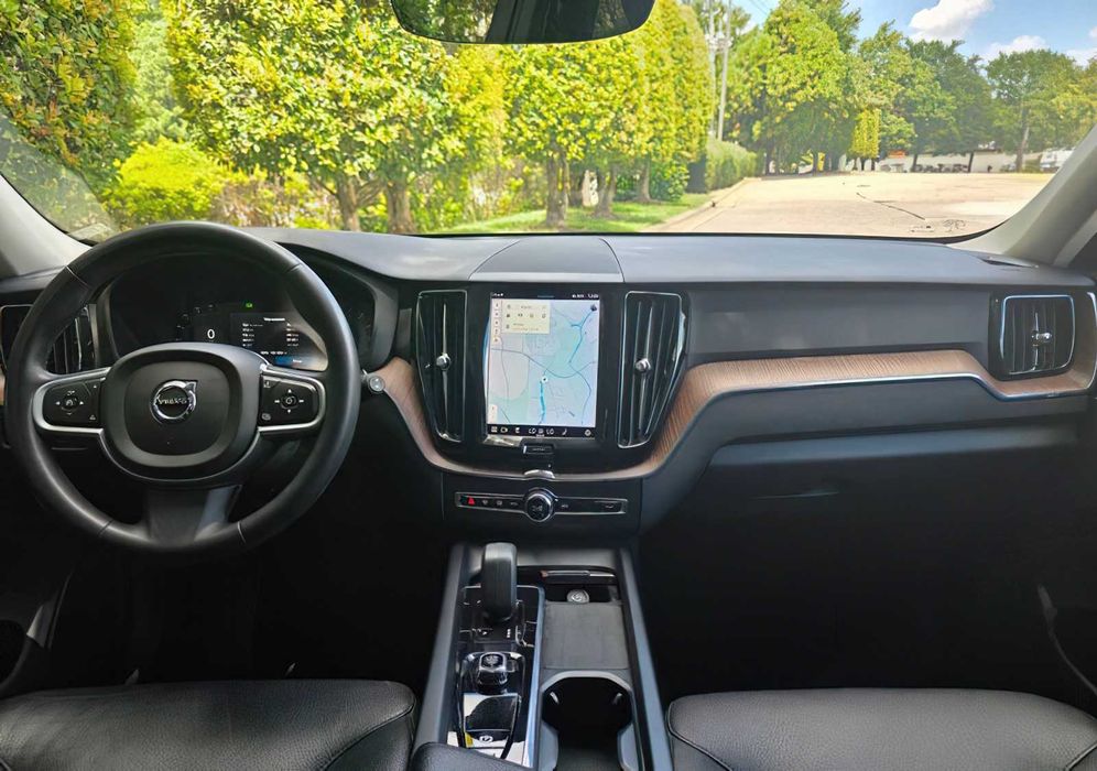 Volvo XC60 B5 Momentum      2022