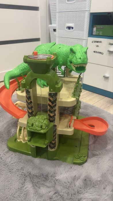 Трек, гараж, паркінг - Jurassic Park, з ліфтом