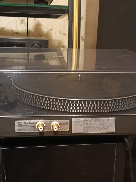 Проигрыватель винила Tehnics SL 1900