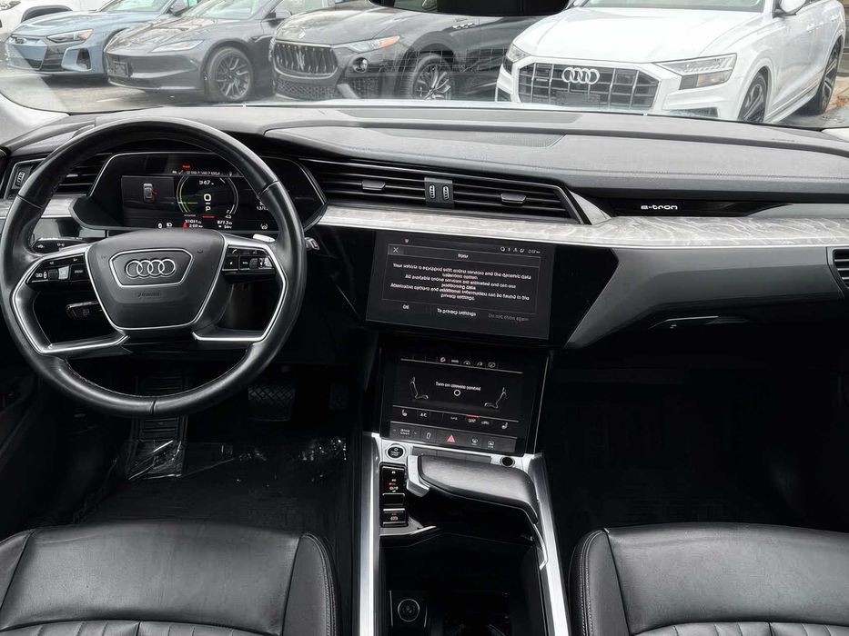 Audi e-tron Premium quattro      2022