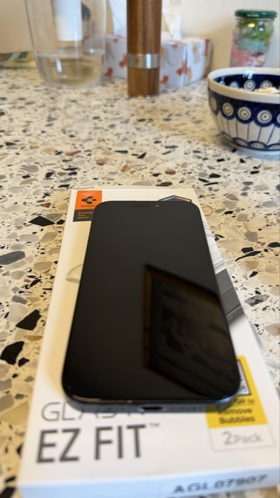 Granatowy iphone 15 pro 256 gb