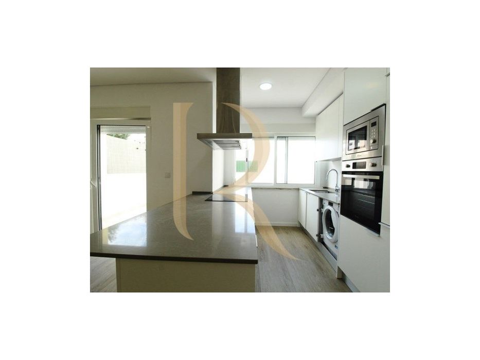 Apartamento T2 remodelado com arrecadação na Torre da Marinha - Seixal — Seixal, Arrentela E Aldeia De Paio Pires, Setúbal