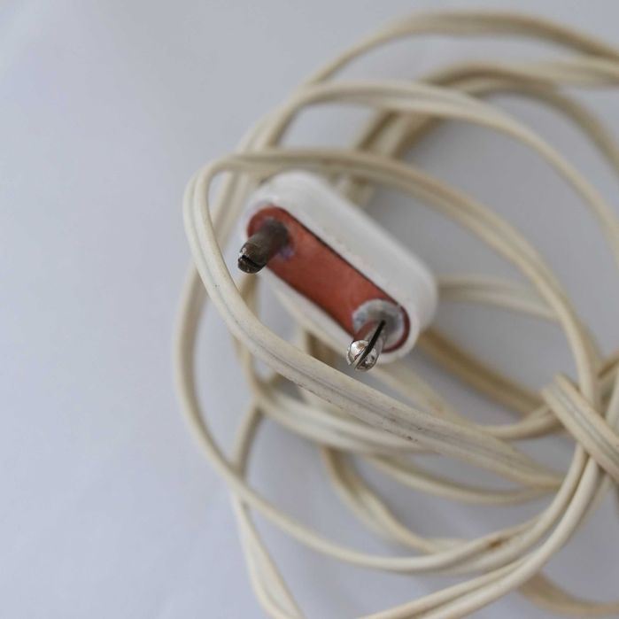 Candeeiro de mesa com base em mármore