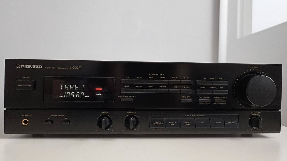 Pioneer SX-225 – amplituner stereo vintage w super stanie.