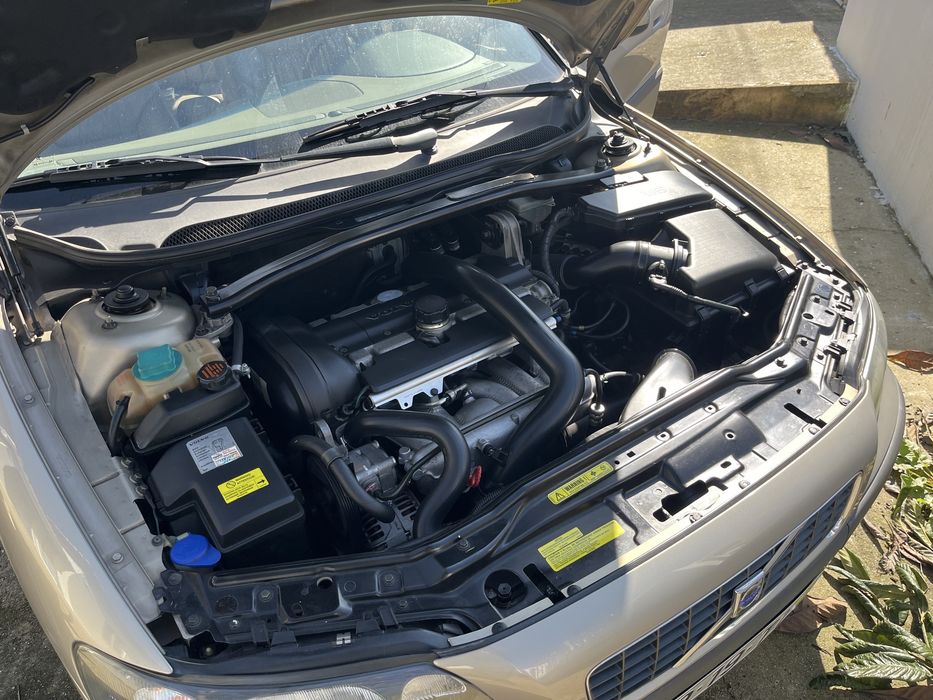 Volvo S60 2.0T - quilometragem baixa para idade carro