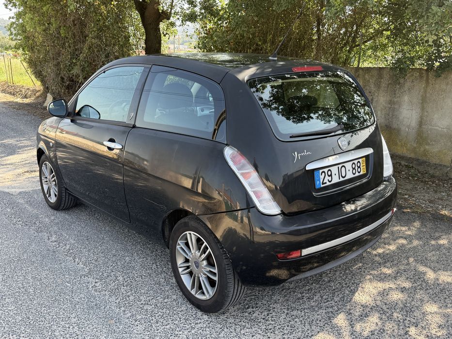 Lancia Ypsilon apenas 100.000 kms C/ AC