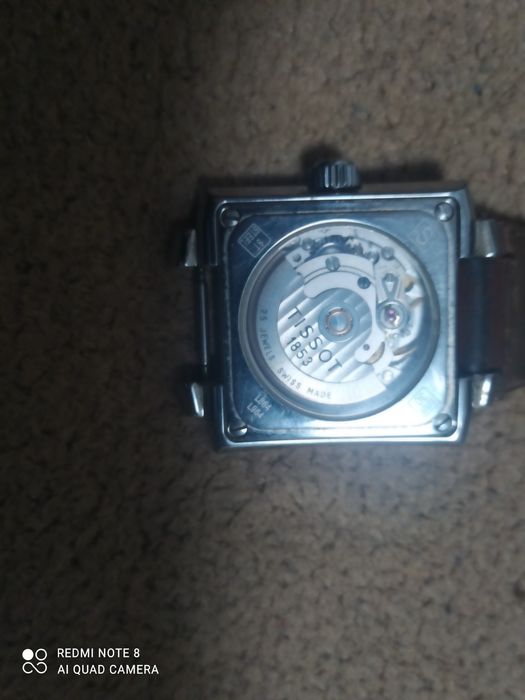 Годинник Tissot.