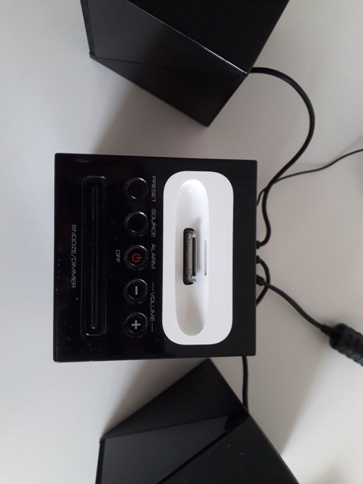 Gear4 CRG-70W Alarm Clock / Radio / Apple iPod-iPhone Speaker64750806320515122