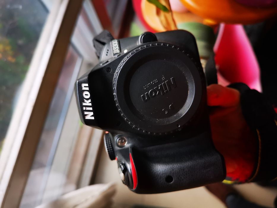 Máquina fotográfica reflex Nikon D 3300 em excelente estado, pouco uso