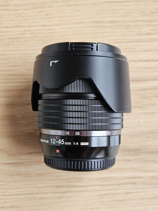 Lente Olympus M.ZUIKO ED 12-45 mm F4 PRO