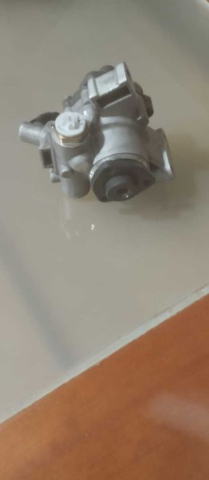Bomba direção Mercedes NOVA