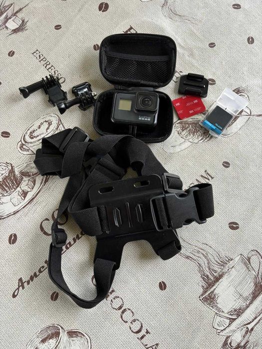 GoPro Hero 7 Black, 2 baterias, cartão SD e vários acessórios