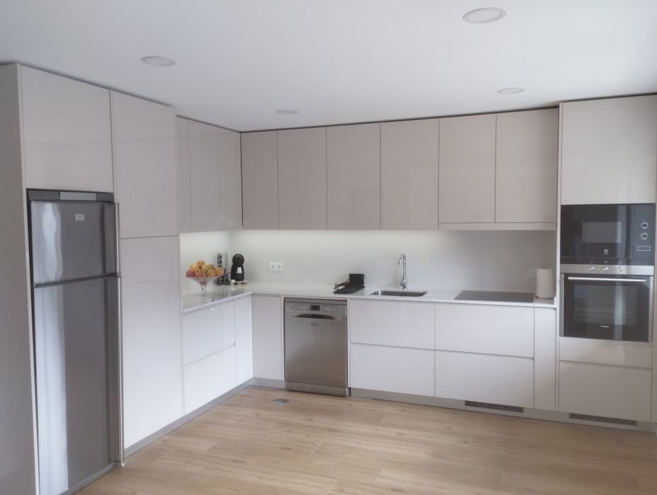 Cozinhas por medida, roupeiros.