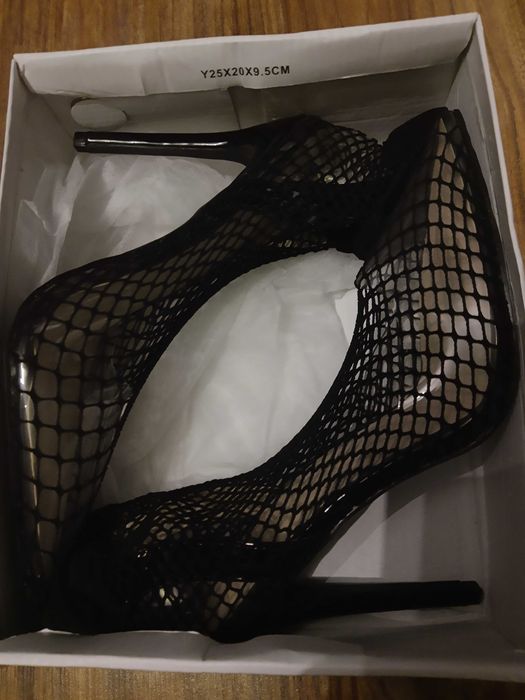 Buty szpilki siatkowane za kostkę
