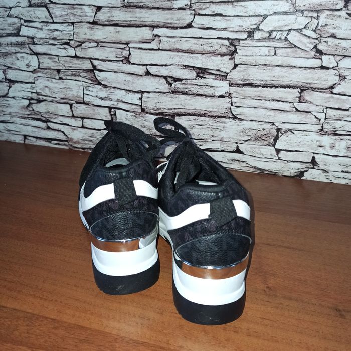 Sneakersy na koturnie r.36