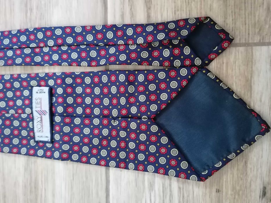Krawat firmy Roxy Ties