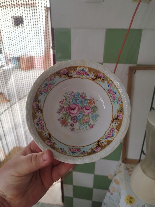 Tijela antiga decorada com flores