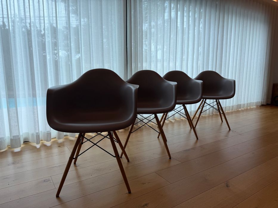 Vitra Eames Cadeiras DAX x 4. 180 por cadeira.