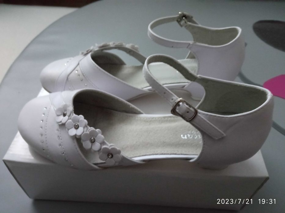 Buty białe dla dziewczynki