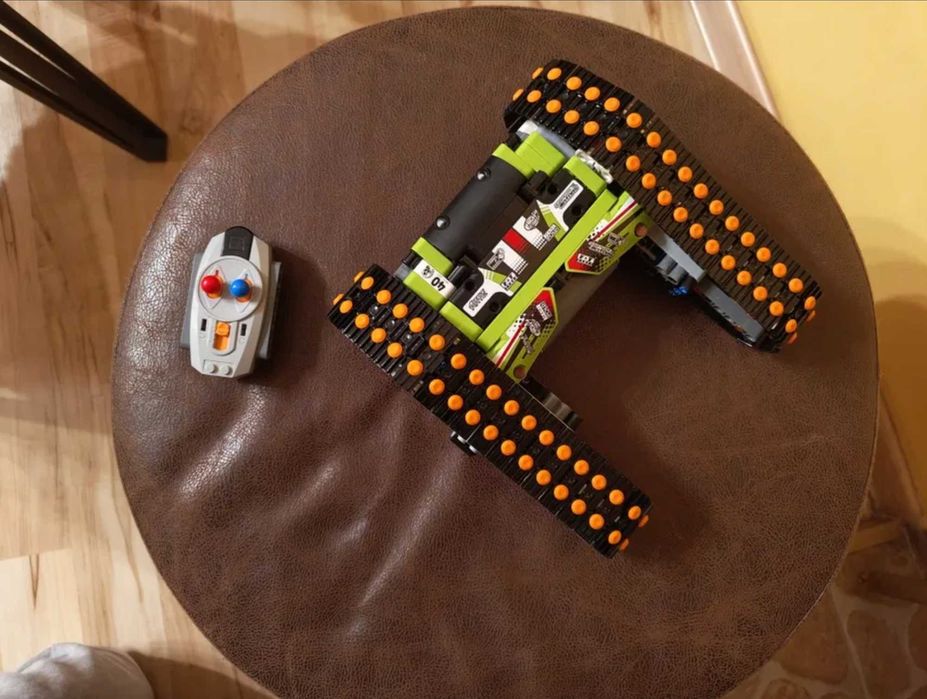 LEGO pojazd sterowany na bazie 42065