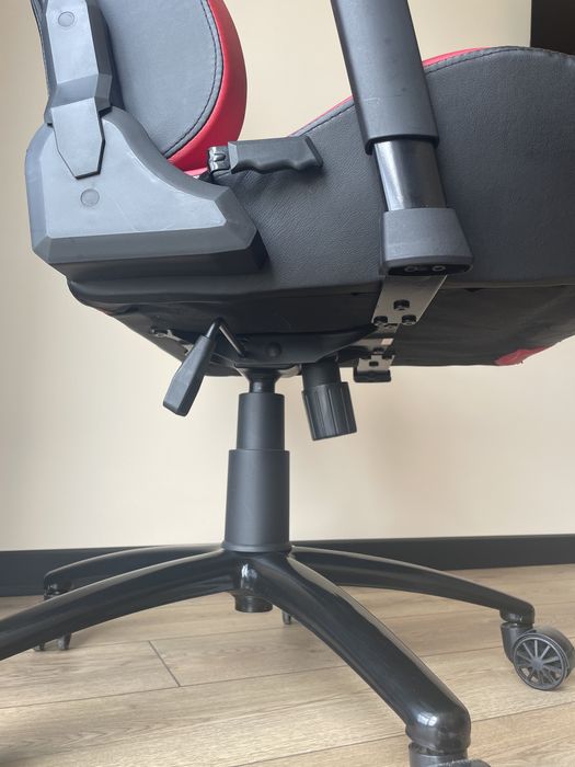 Компютерне, геймерське крісло