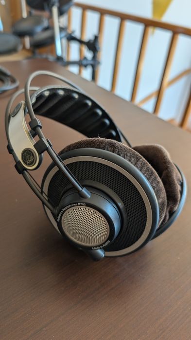 Headphones AKG K-702